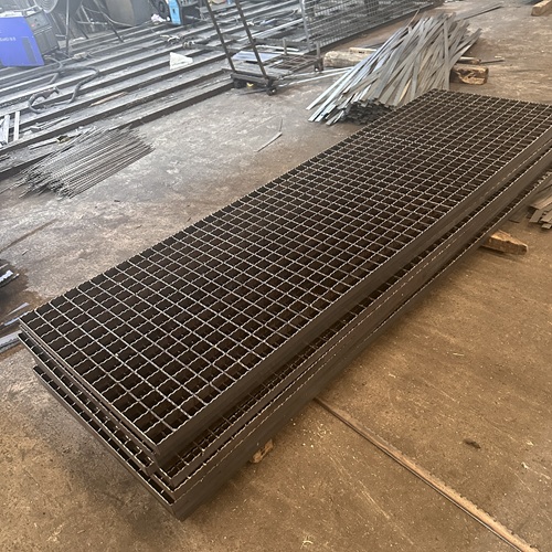 鋼格板的逆襲從工業工具到場景主角