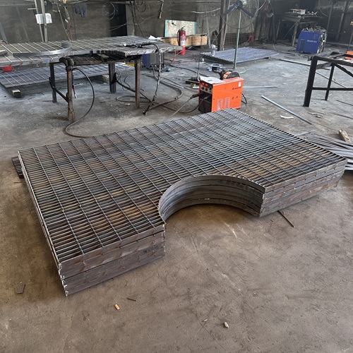 鋼格板的逆襲從工業工具到場景主角
